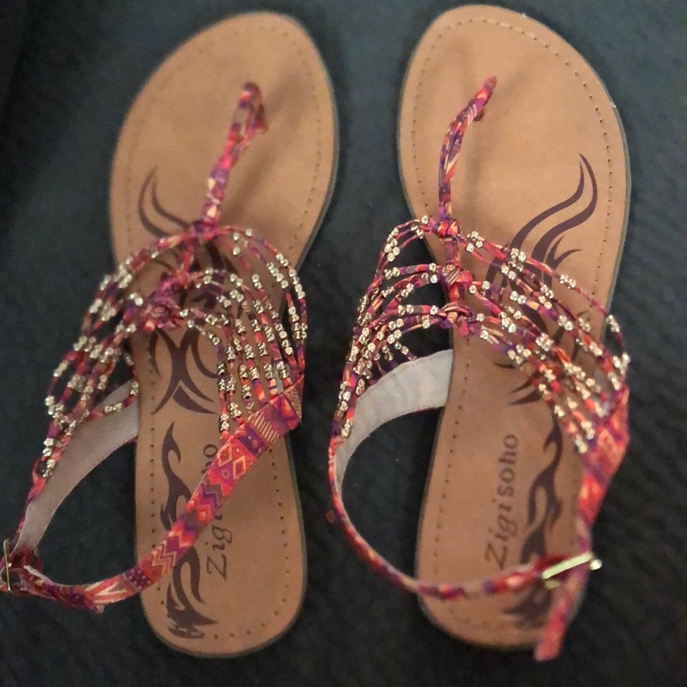 Zigisoho sandals